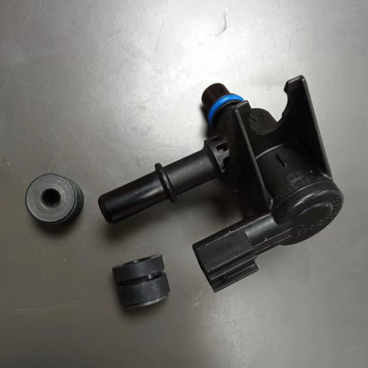 VALVOLA DI SPURGO DEL CANISTER DEL VAPORE AU5Z9C915B
