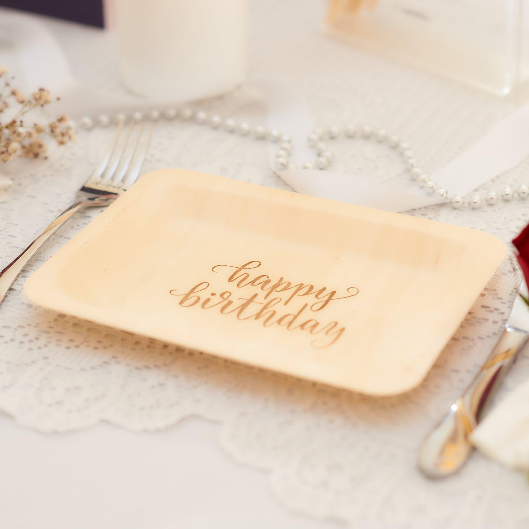 Jednorazowe talerze urodzinowe Happy Birthday, rustykalne, kompostowalna alternatywa dla plastikowych talerzy na przyjęcia urodzinowe (sałatka/deser, 50 sztuk)