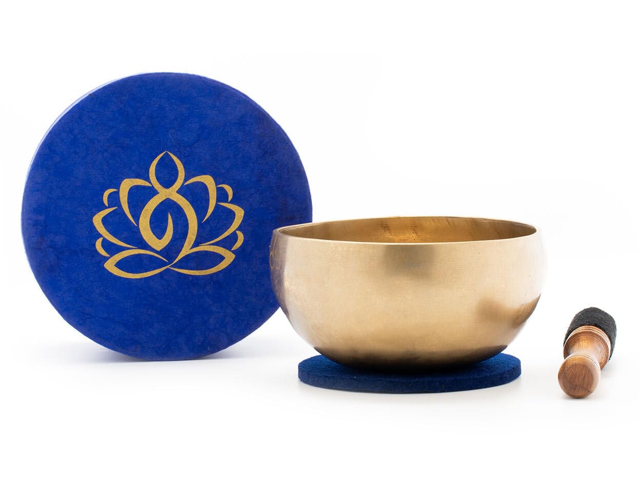 Klangschalen-Set 'MEDITATION' mit geschmiedeter Klangschale: 100% Handgefertigt in Nepal und natürlich fair gehandelt.: Handgeschmiedete Klangschale ... (Set in Box - Geschmiedete Klangschale)
