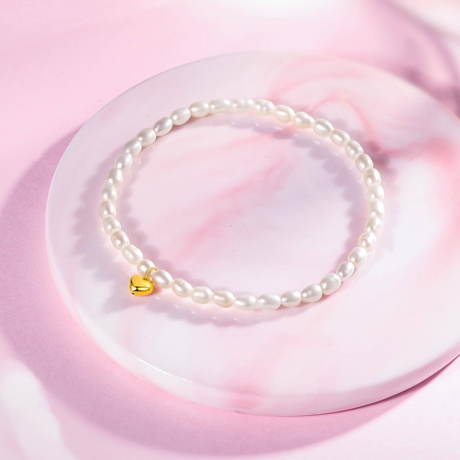ZHOU LIU FU 18K Gold Süßwasserperle Stretch-Armband 750er Gelbgold Herz Charm Weiße Perlen Beaded Armbänder Schmuck für Damen Mutter Braut Geschenke Hochzeit Geburtstag Jahrestag 17cm