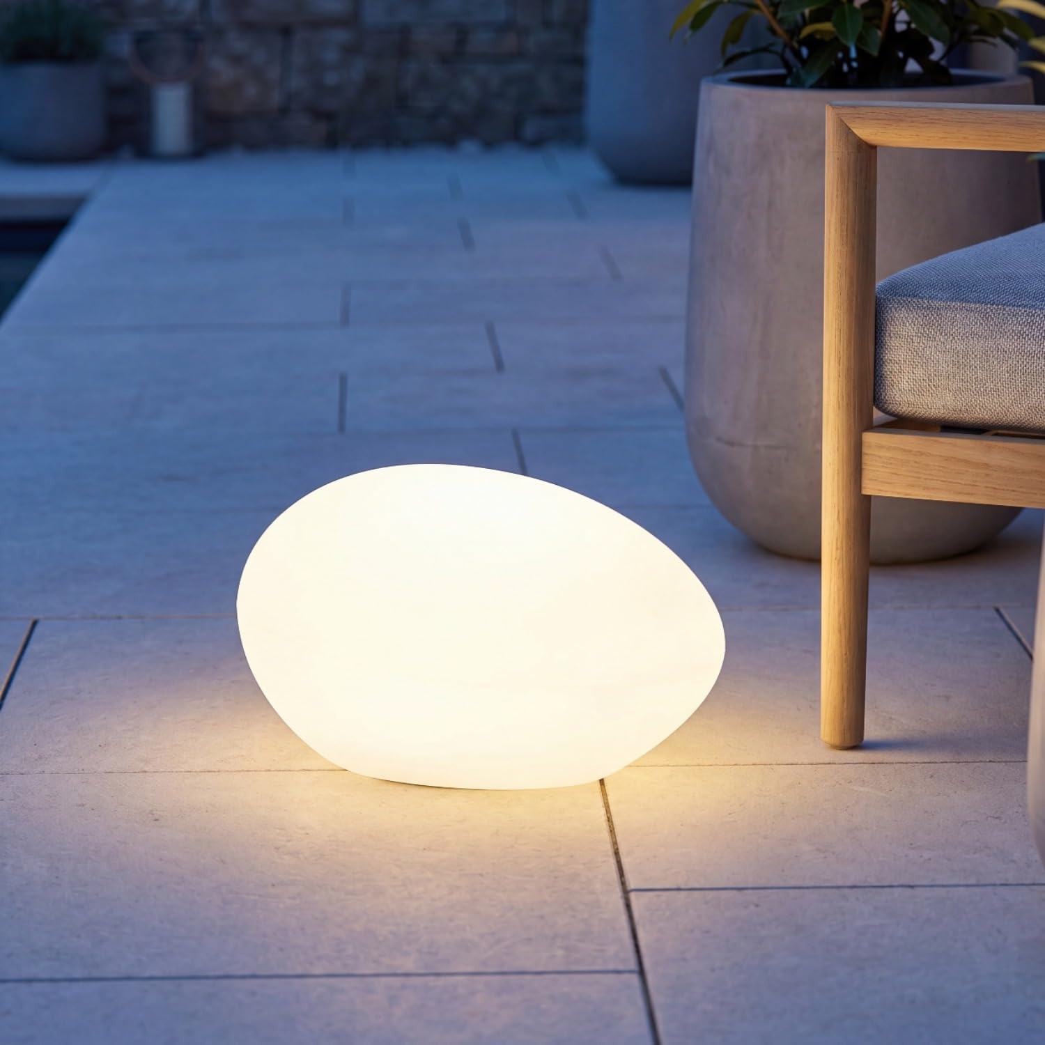 Licht-Erlebnisse LED Dekolampe außen 40 cm lang Solar Lampe Stein Design IP65 6000 K Fernbedienung Dimmer Außenleuchte Terrasse Gartenleuchte