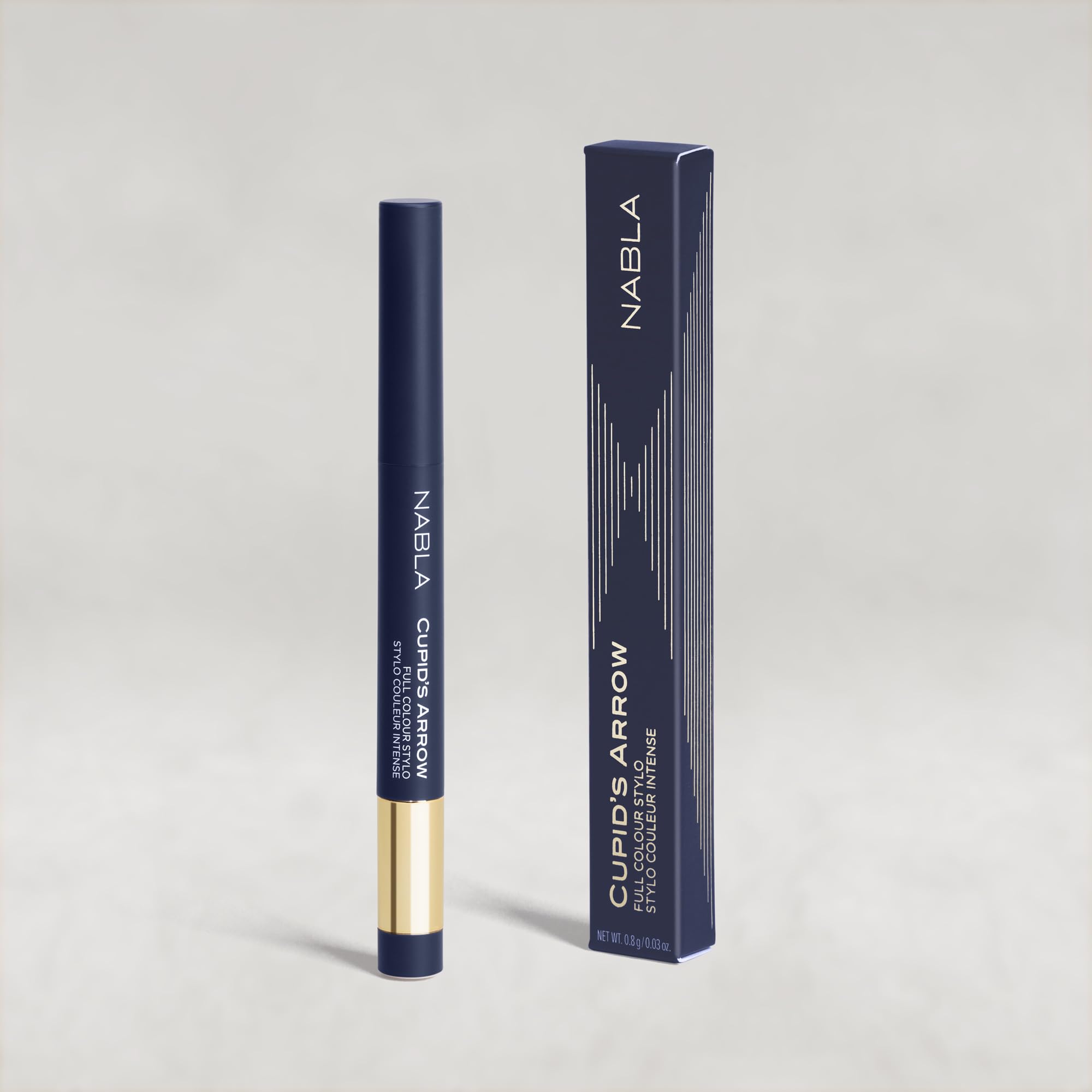 NABLA Cupid's Arrow Longwear Styl, Midnight Blue | Długo utrzymująca się i wysoka pigmentacja ołówek Stylo | Wielofunkcyjna wkładka, cień do powiek lub szminka, kremowa, wygodna konsystencja dla
