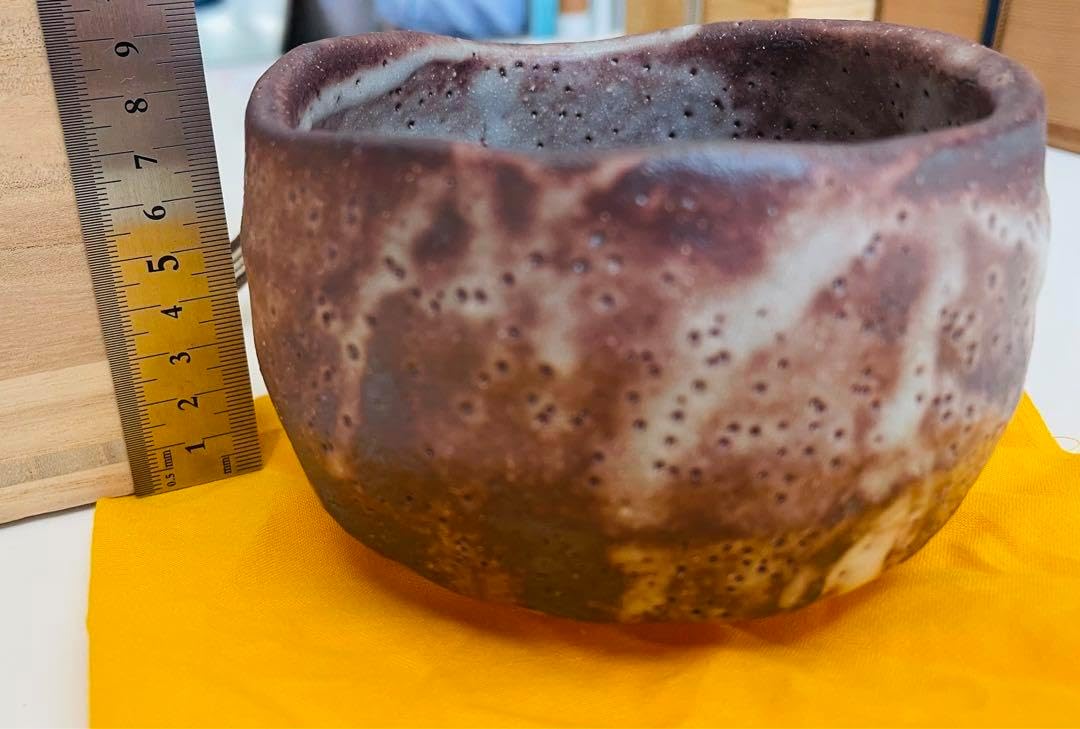 玉置保夫氏作の抹茶茶碗 新保管 玉山窯 玉置保夫 抹茶茶碗 共箱、共布、略歴付き 玉置保夫