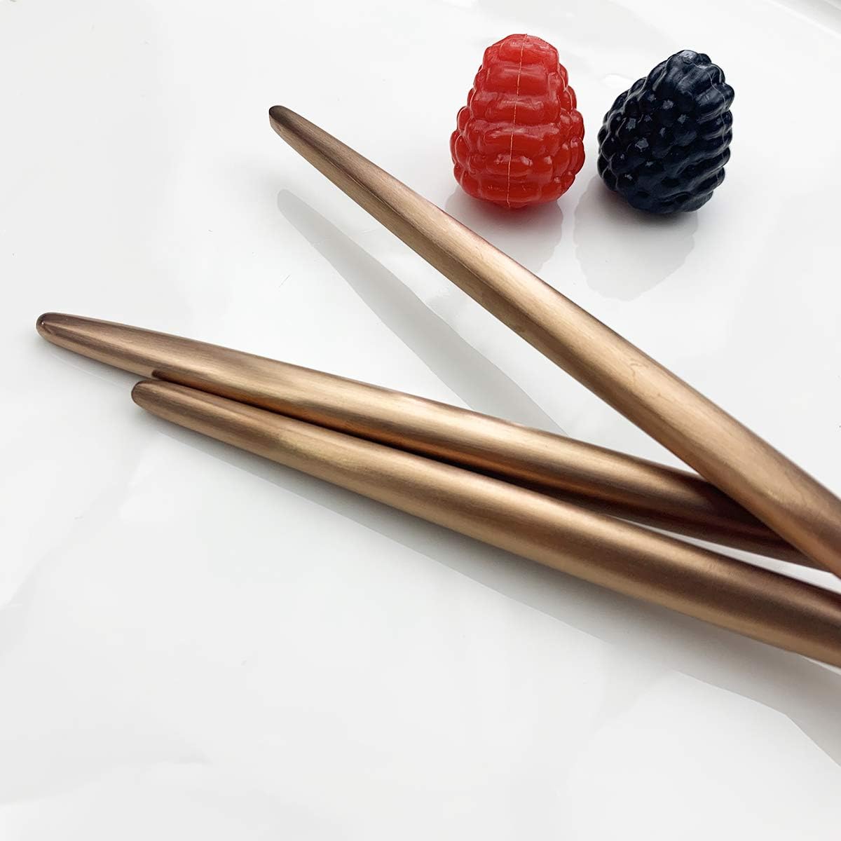 JASHII Luxury Matte Copper Flatware 20 Pieces 18/10 Stainless Steel Spoons and Forks Knife Set With Teaspoon Cake fork Silverware Set Gift Weddings, Housewarming.(Rose Gold)