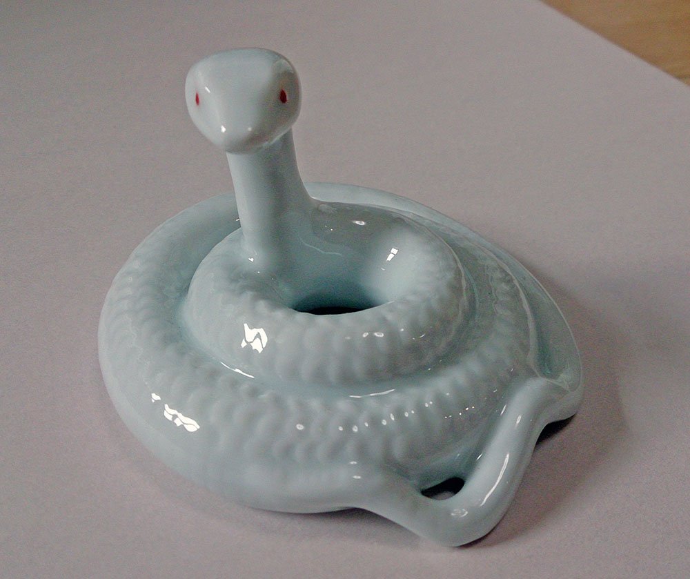 有田焼　白蛇　巳さん　陶器 Amazon.co.jp: 有田焼 白蛇 巳さん 陶器 2 : 文房具・オフィス用品
