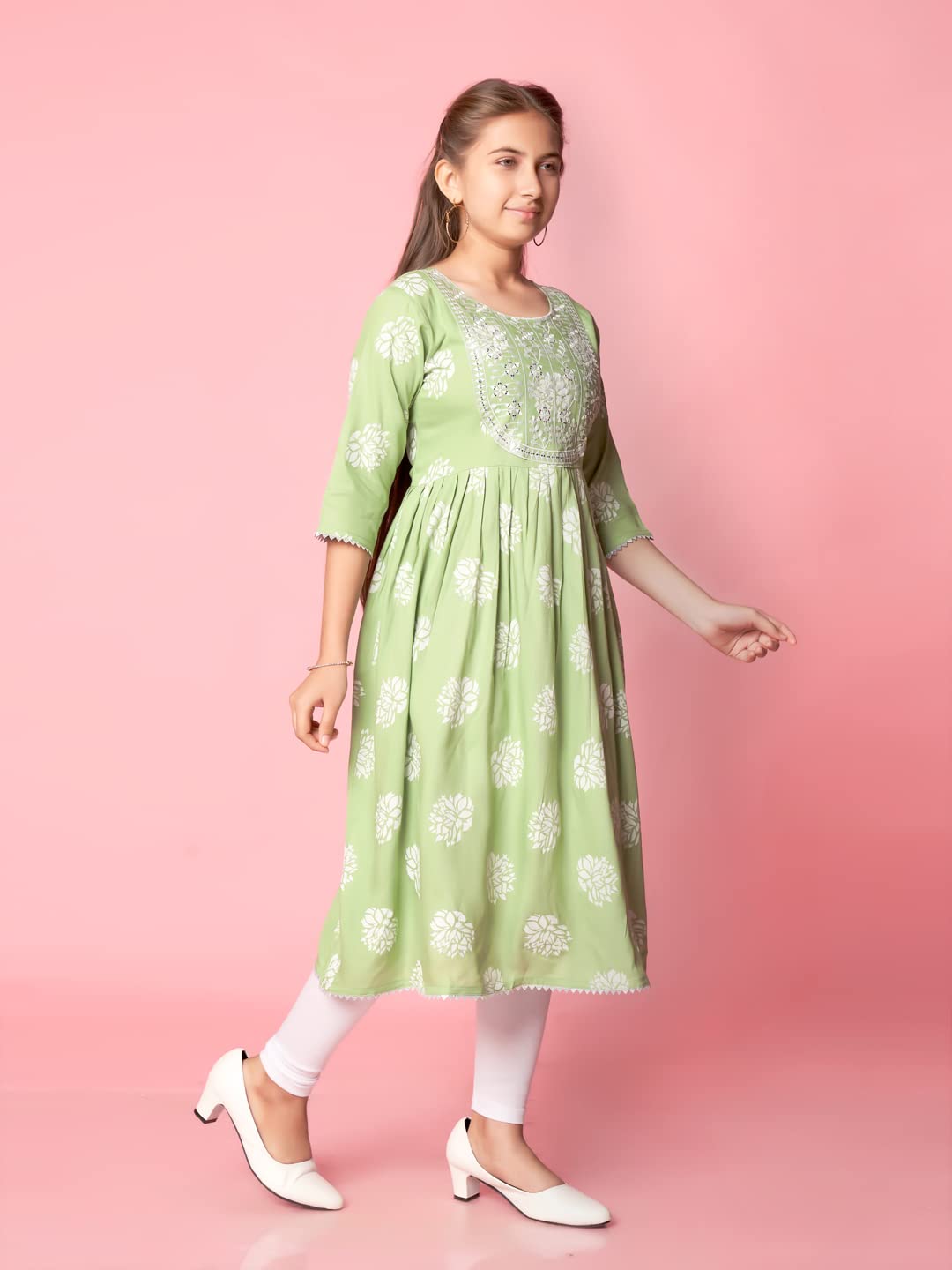 Aarika Girls Green Color Cotton Embroidery Kurti (Kurti-Ap-D-1-Green-32)