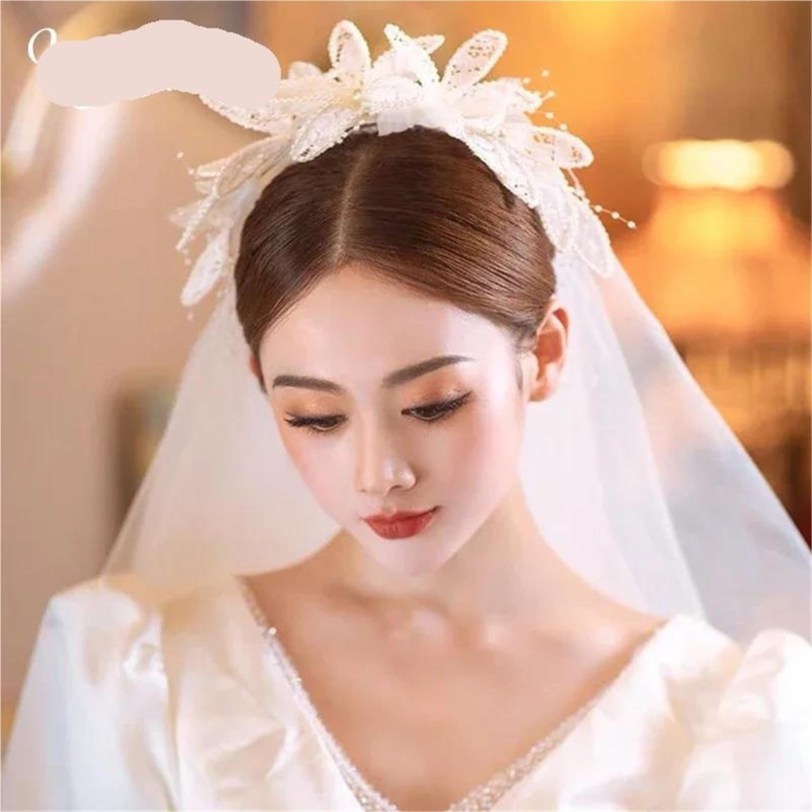 Abito da Sposa Fatto a Mano in Pizzo con Corona Floreale