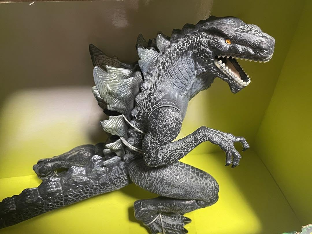 Amazon.co.jp: 希少??Supreme GODZILLA アクション フィギュア : おもちゃ