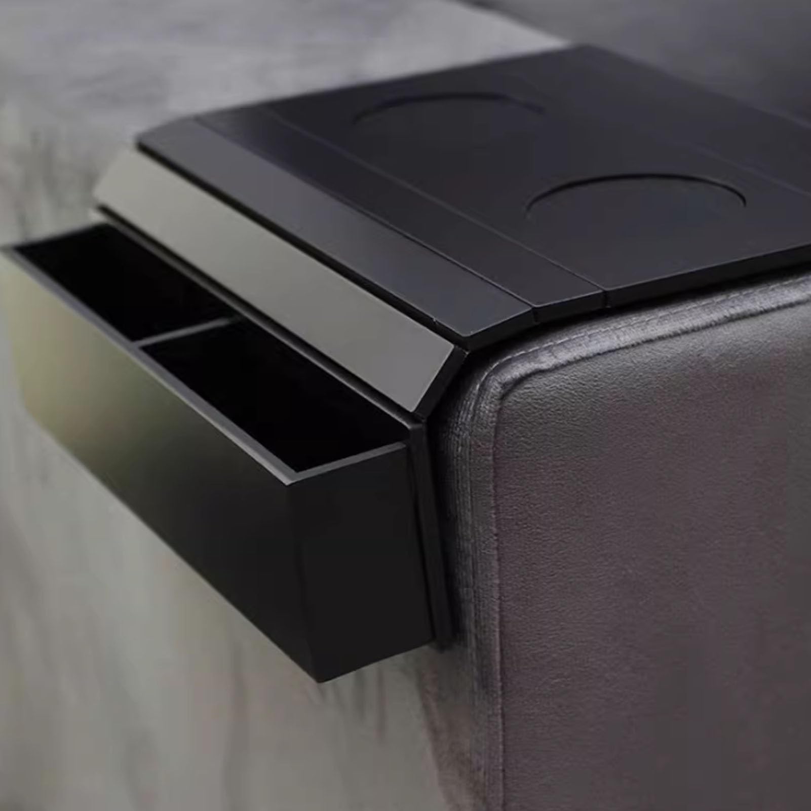 Sofá Bandeja Mesa, Bandeja Plegable de bambú for Brazo de sofá, 2 Posavasos de Almacenamiento, Color Negro de Madera for Bebidas, Aperitivos, Mando a Distancia mag(Black)