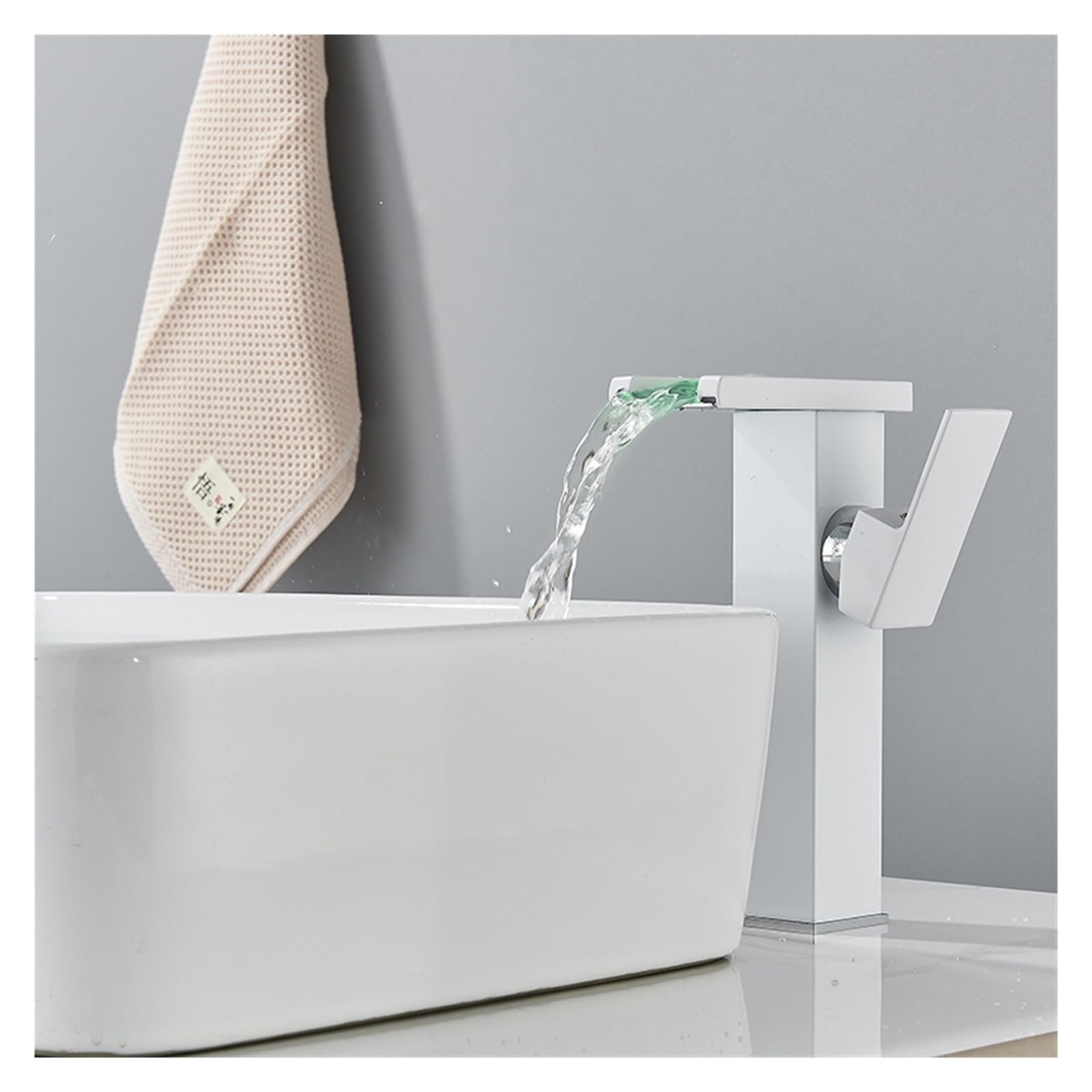 Robinetterie de salle de bains LED noire chic pour s'offrir un rituel bien-être unique