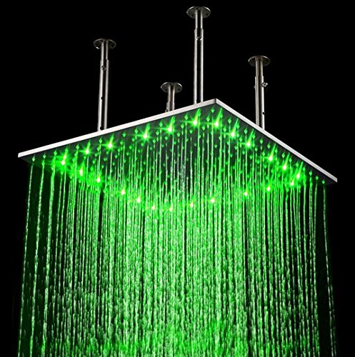 Pomme de douche 50 cm encastrée pour moderniser une salle de bain avec un ciel de pluie fixe
