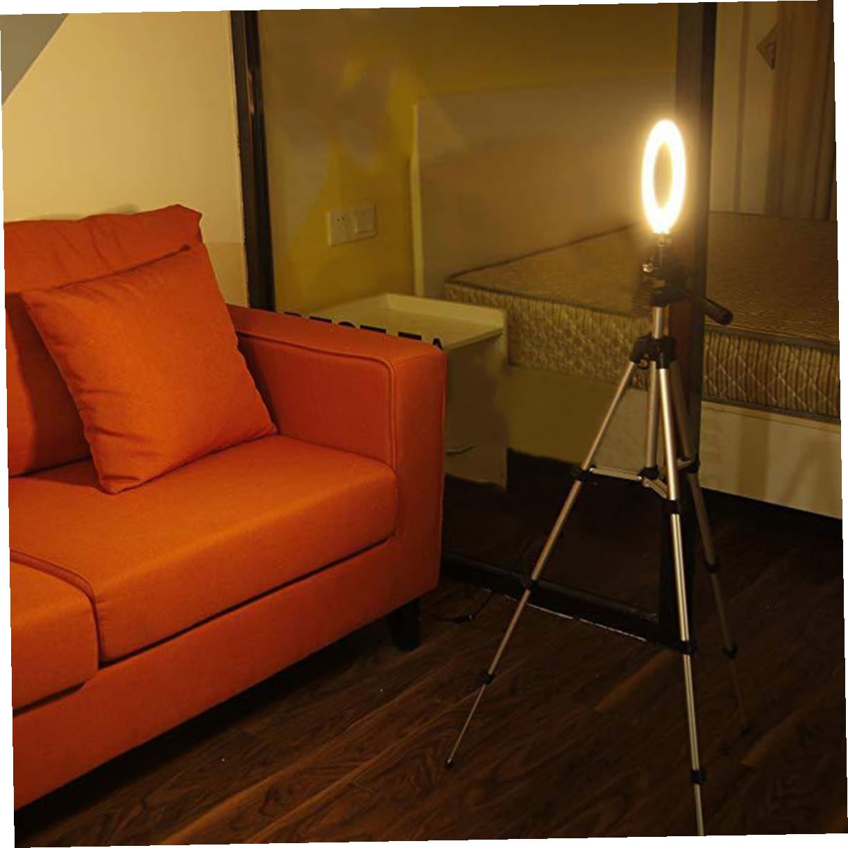 Mikinona Luce Anello LED con Treppiede Leggero per Streaming Live Video Youtube e Trucco Supporto Telefonico Multifunzionale con Controllo Sul Cavo e Alimentazione USB Colore Casuale