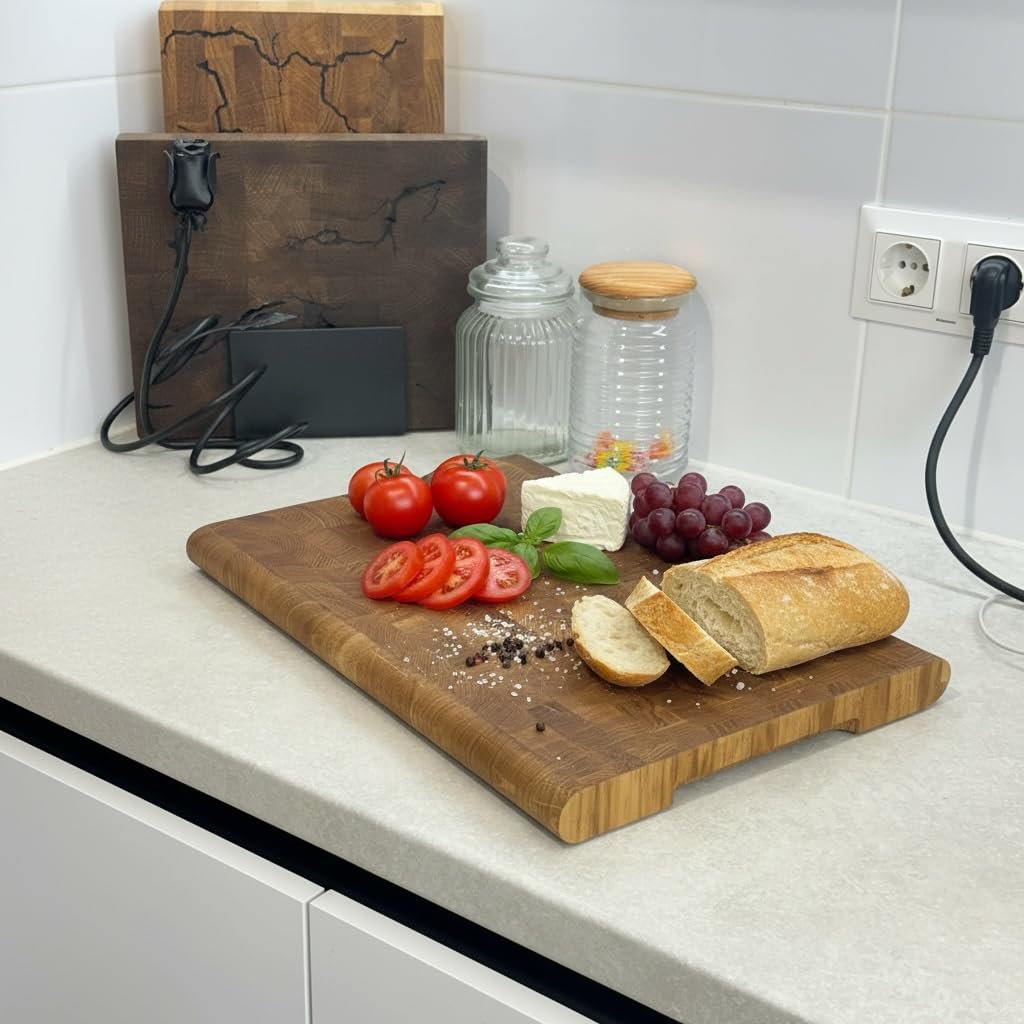 B4K Tagliere in legno di quercia, 40 × 30 cm, massello di legno di cervello con supporto, antibatterico, con manici, scanalatura e piedini in silicone, perfetto per cucina, carne e barbecue