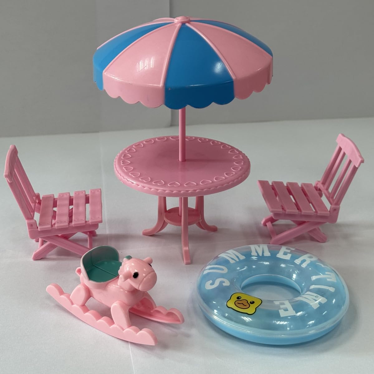 KARLOR 5 Pcs Miniature Beach Decoration, Mini Parasol Tabel+ 2 Beach Chairs + Swimming Ring + Rocking Horse, Miniature Table Chair Mini Beach Landscaping Furniture Mini Scene Decoration