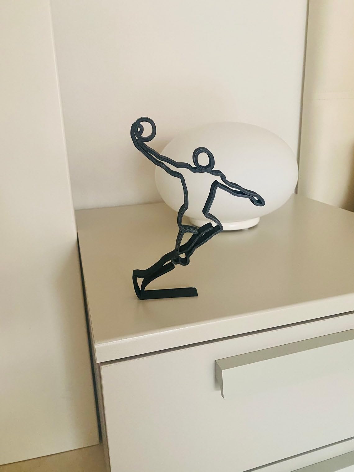 EROTNGO NBA Basketball Player Sculpture - Dynamic Tabletop Decor for Sports Enthusiasts and Game Art Collectors 2