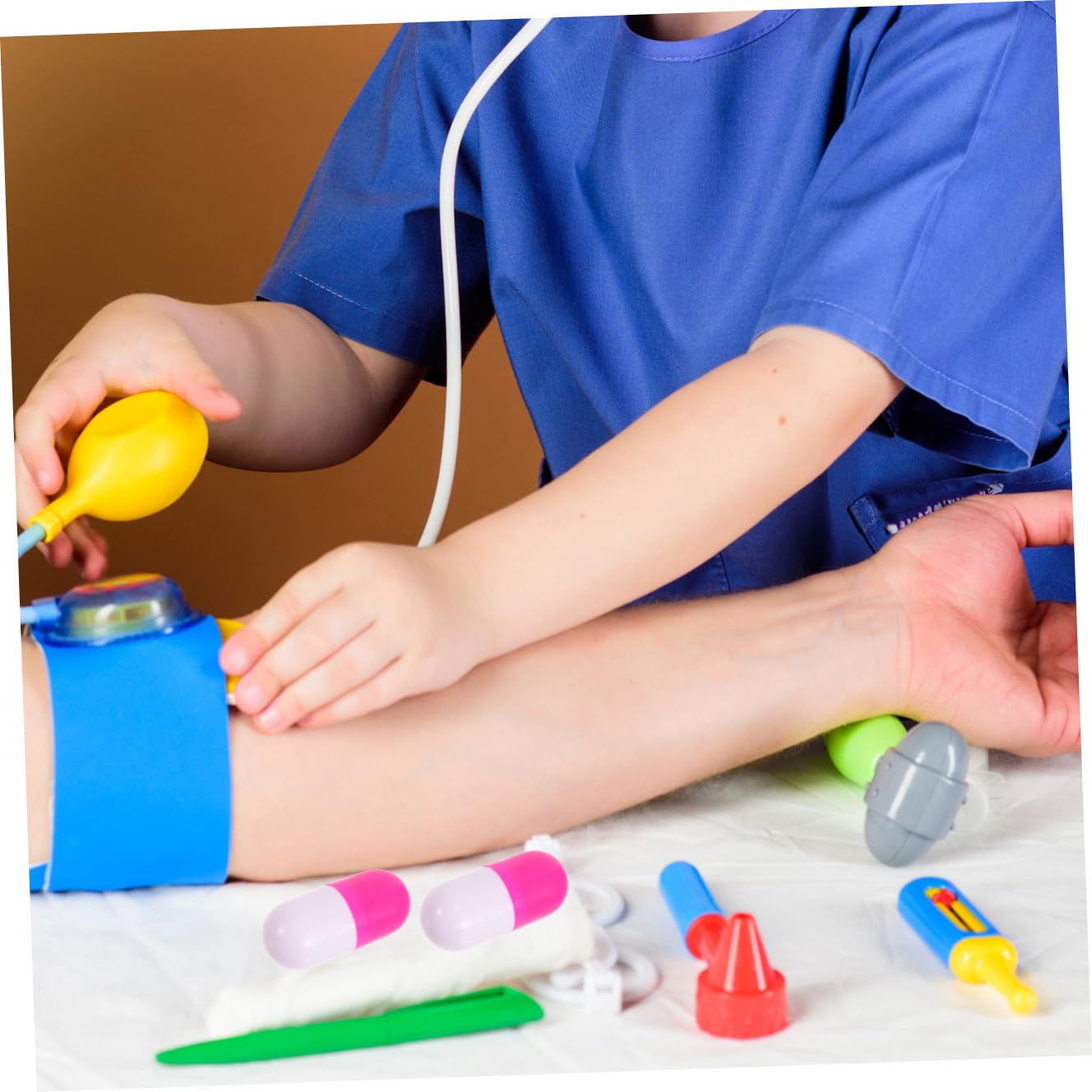 Capsule Giocattolo per Piccoli 30 Pezzi, Modelli di Finzione Medico in Plastica Sicura, Gioco Educativo per 1-3 Anni, Regalo Interattivo per Sviluppare Responsabilità