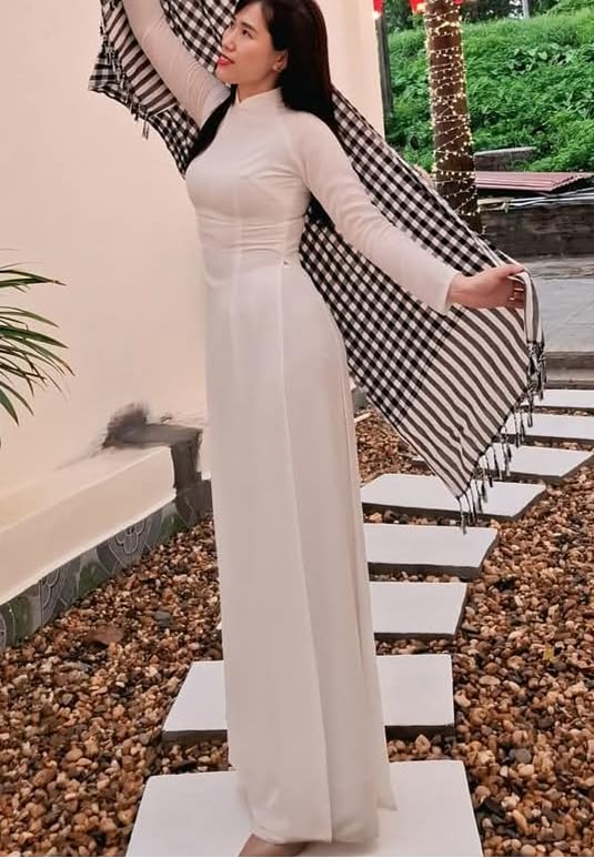 Vietnamese Khan Ran Scarf – Traditional Poly-Cotton Headwrap from Vietnam | Lightweight Checkered Neck & Head Wrap for Outdoor Wear, Travel & Décor - Approx. 61 x 24 inches4