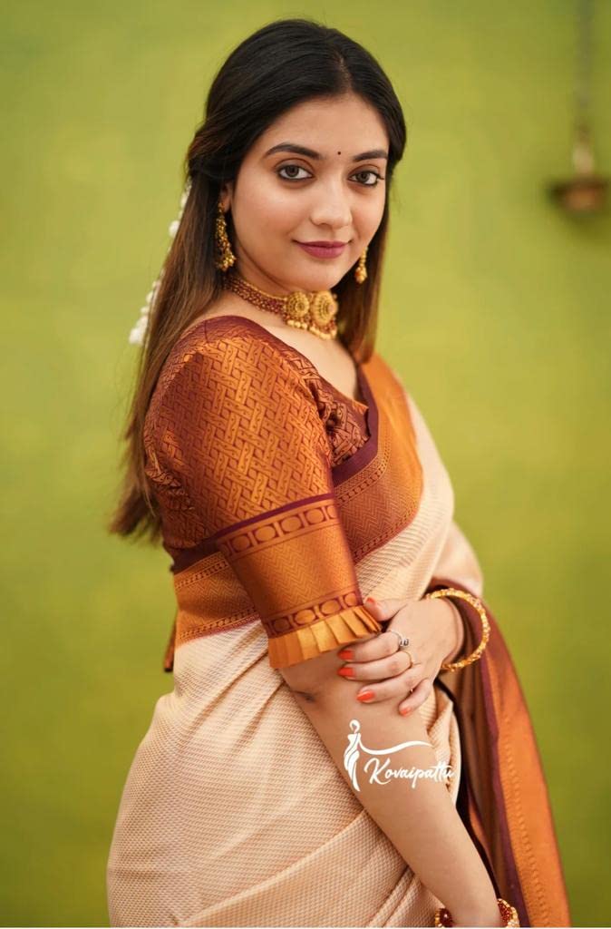 Flosive Women's Present Banarasi Soft Lichi Silk Saree Beautiful Jacquard Rich Pallu Design Work Zari Woven Kanjivaram Silk Style Saree With Soft Lichi Silk Blouse Piece Ayn Royal Look 5512 (Cream)