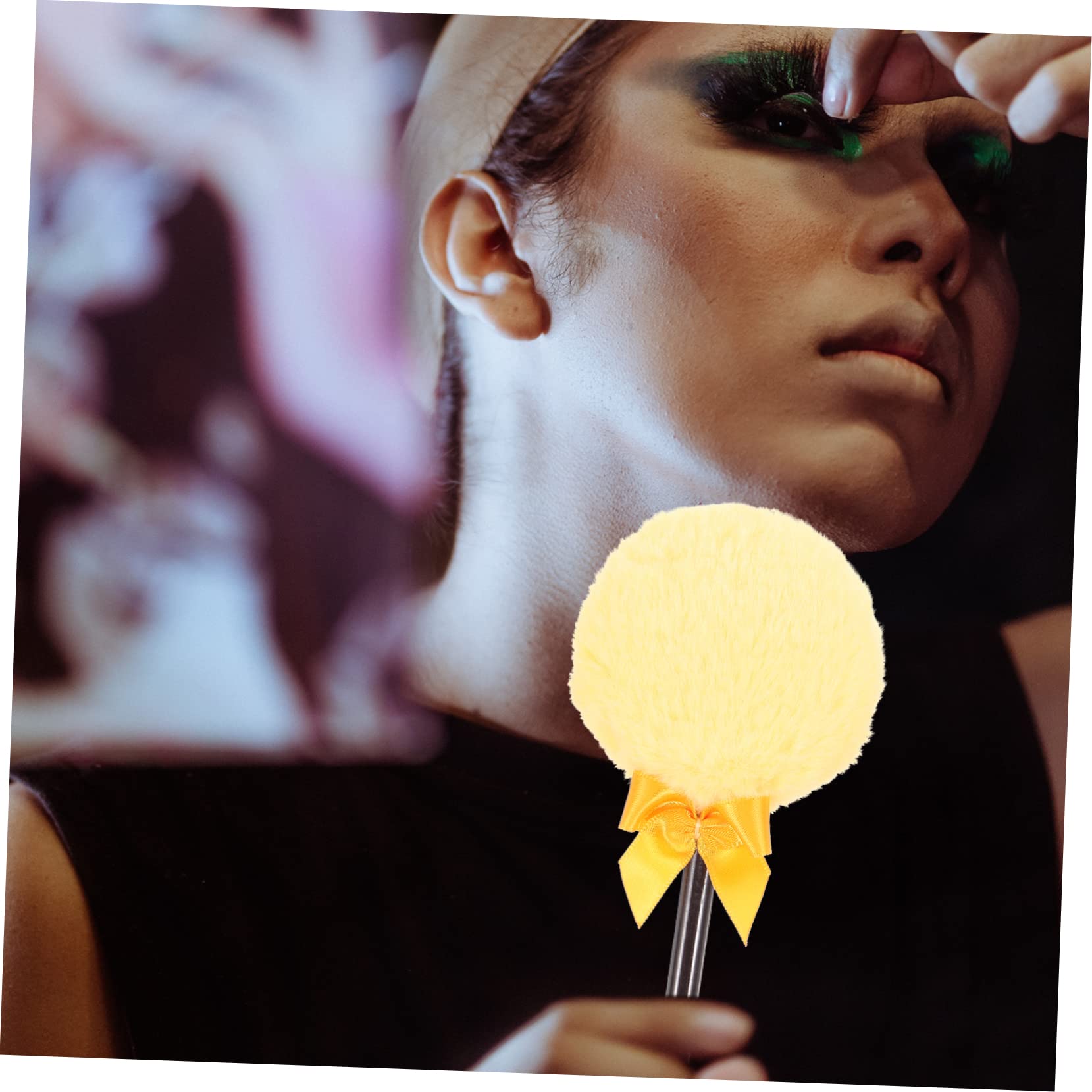 Didiseaon Plush Powder Puff Handle Round Shape Body Powder Puff Delicate Touch for Skin