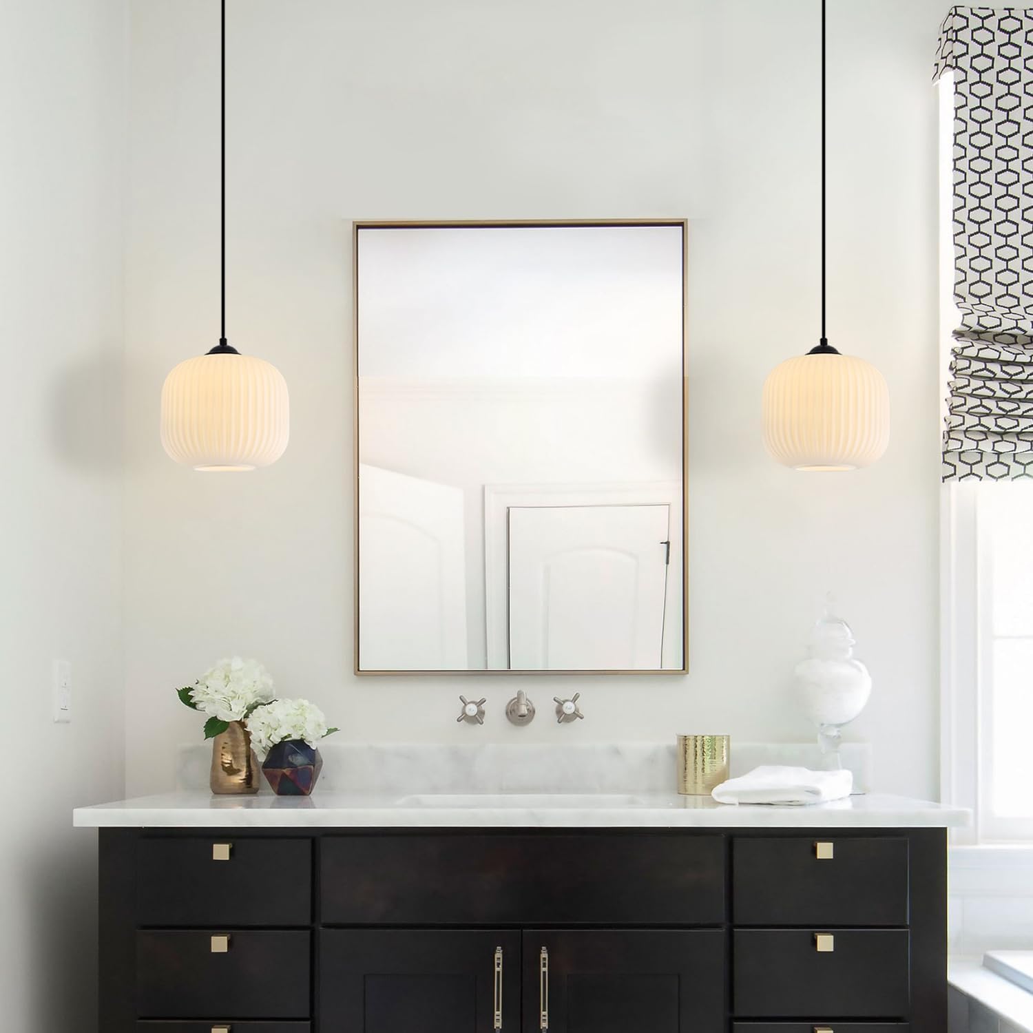 Black Single Pendant Lights Kitchen Island Modern Milk Glass Pendant Light Large Globe Hanging Light Industrial Vintage Pendant Light Fixtures for Dining Room Living Room