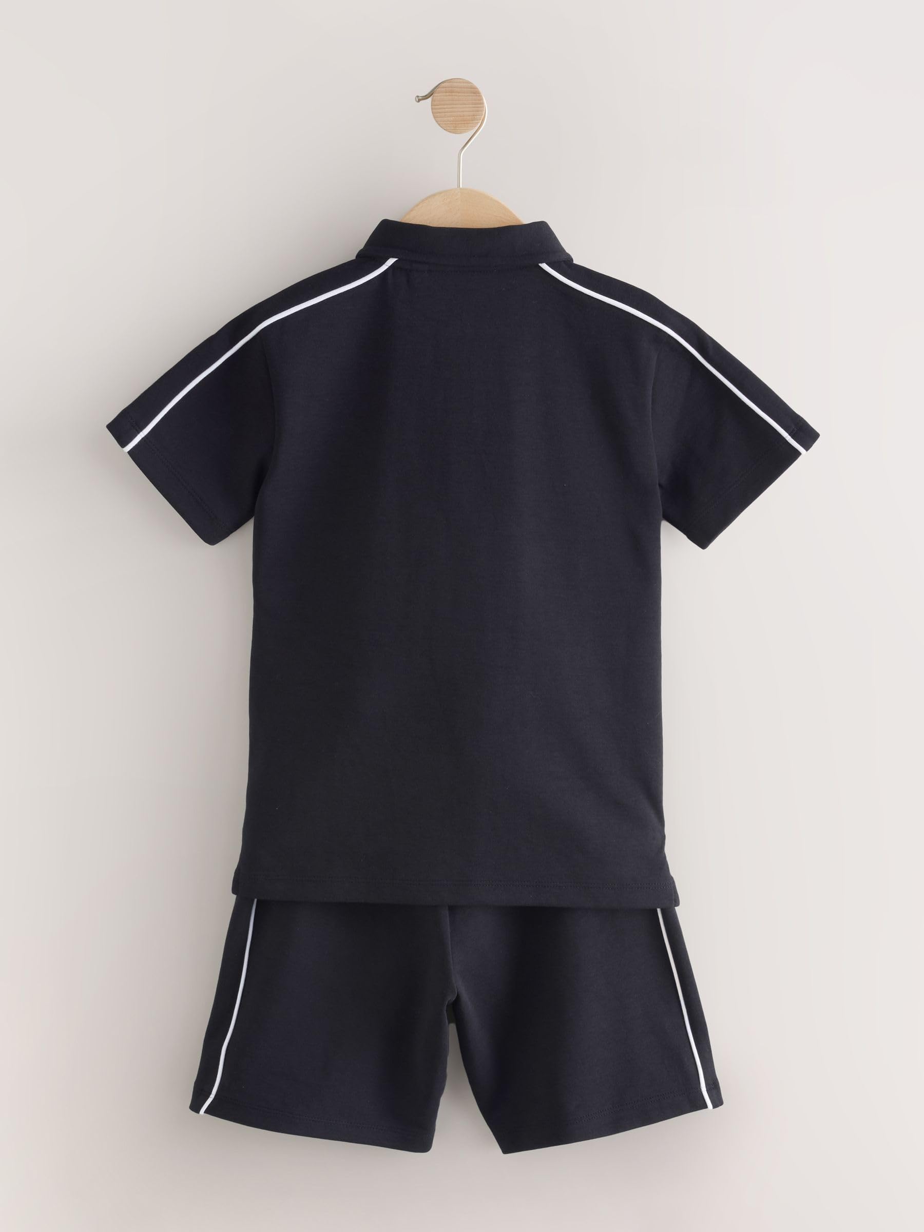 NEXT Niños Conjunto de polo con cuello con cremallera y pantalones cortos