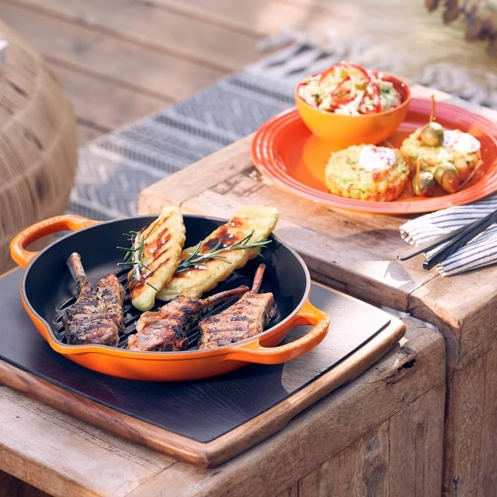 LE CREUSET Signature Hohe runde Grillpfanne aus Gusseisen, für alle Herdarten und Backöfen, 25 cm, Ofenrot, 20208250900422