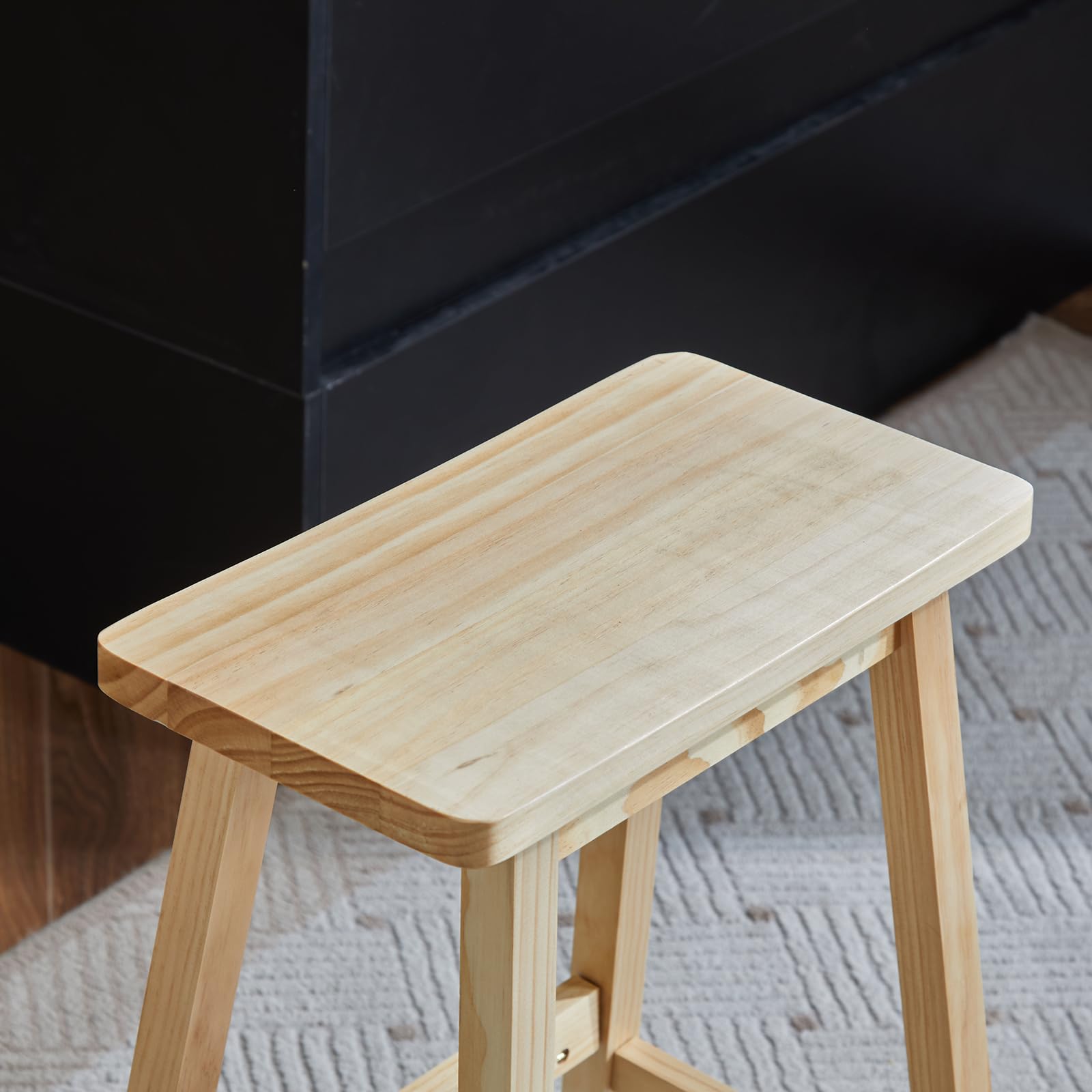 Bonnlo 2er Set Barhocker aus Kiefernholz mit Sattelsitz - Robuste & Langlebige Konstruktion, Ergonomischer Sattelsitz für Maximale Bequemlichkeit, bis 120 kg für Küche, Bar & Terrasse, Naturholzfarbe