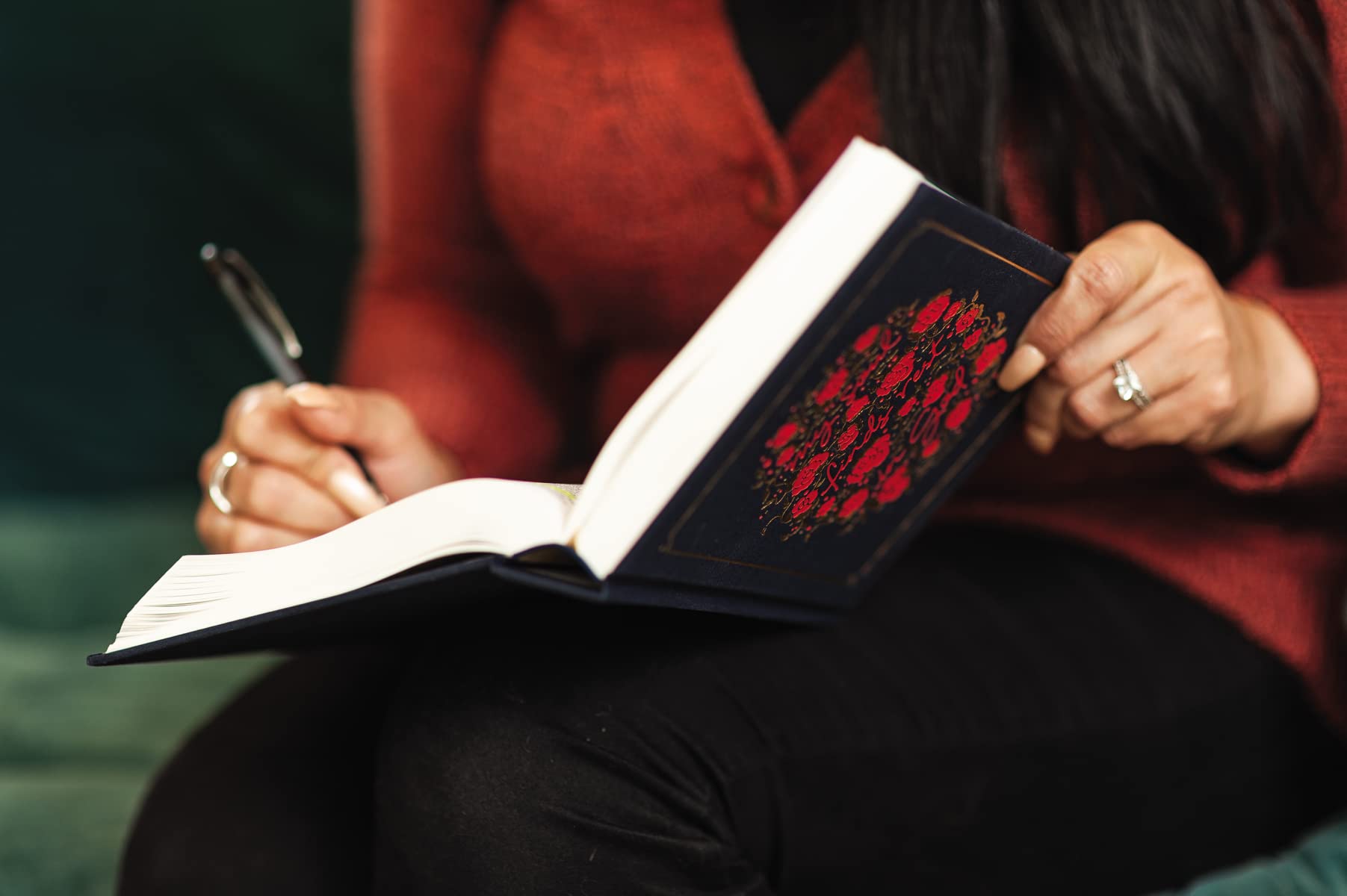 NIV, Journal the Word Bible for Women, Cloth over Board, Navy, Red Letter, Comfort Print: 500+ Prompts to Encourage Journaling and Reflection - Image 7