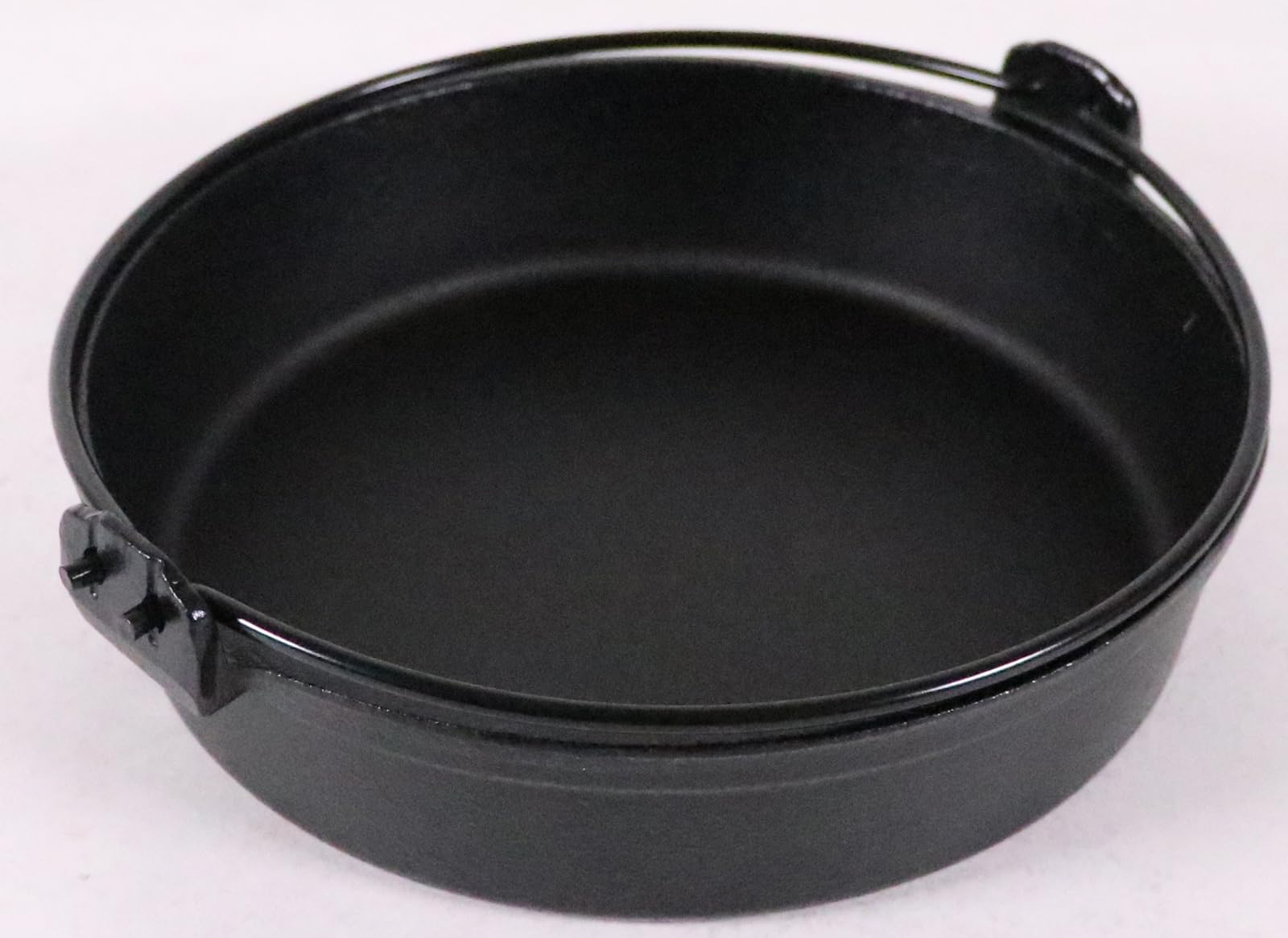 Amazon｜三和精機製作所 すきやき鍋 ツル付(黒ぬり) 22cm 鉄鋳物
