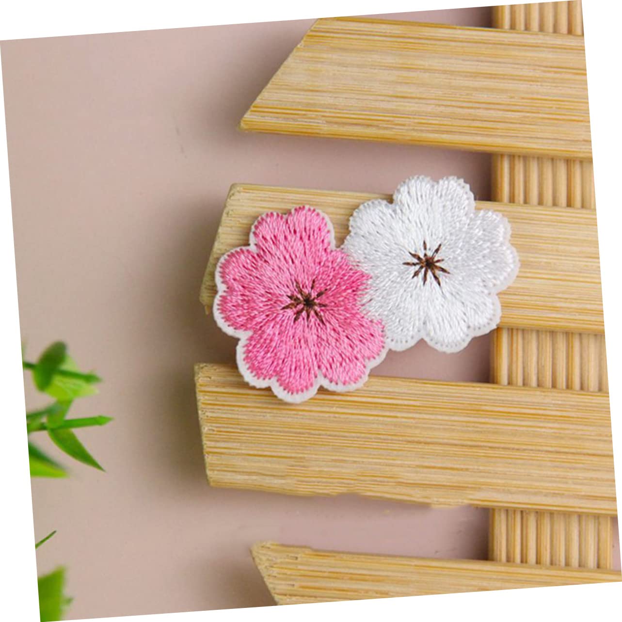 STOBOK 150piezas Parches Decorativos De Ropa De Cereza Parches De Hierro Compactos Para Abrigos y Gorras Accesorios De Costura Para Manualidades y Reparaciones