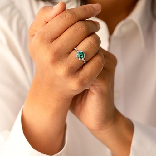 Vista 2 de PEORA Anillo de esmeralda creada para mujer, oro blanco de 14 quilates con topacio blanco auténtico, forma redonda de 1 quilate de 0.256 in, diseño