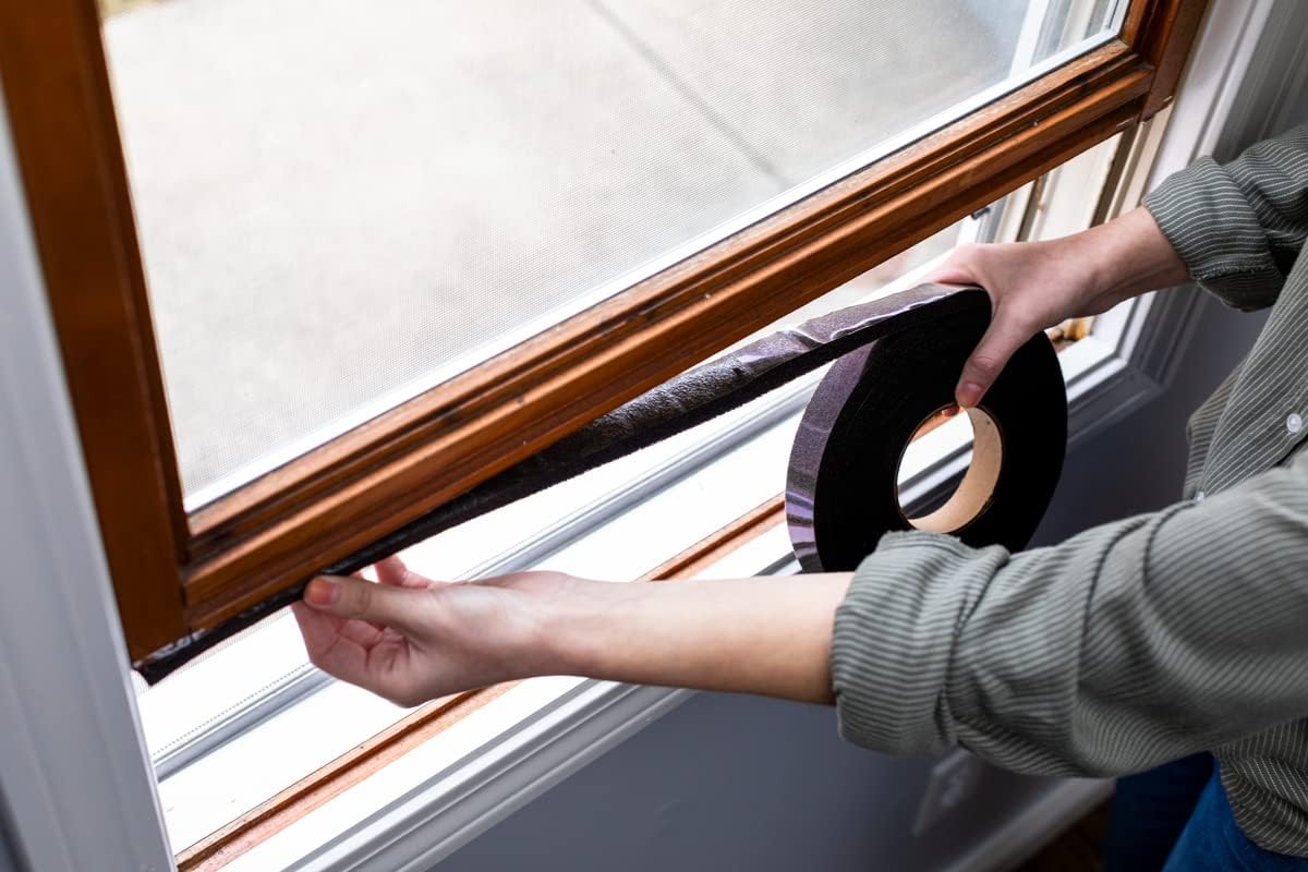 Duck Brand Self Adhesive Foam Weatherstrip Seal for Extra Large Gaps, 3/4-Inch x 1/2-Inch x 10-Feet, 3 Rolls, 284424 : Everything Else