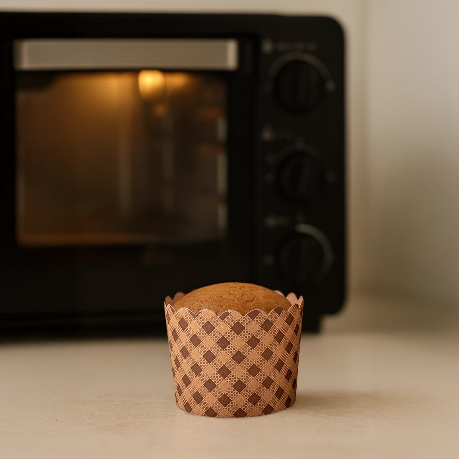 Lot de 50 moules Kulich, moules Panettone en papier, moules à pain de Pâques, formes de cuisson antiadhésives non grasses, papier sûr pour aliments, diamètre 2,7 in (6,8 cm), motif brun tartan