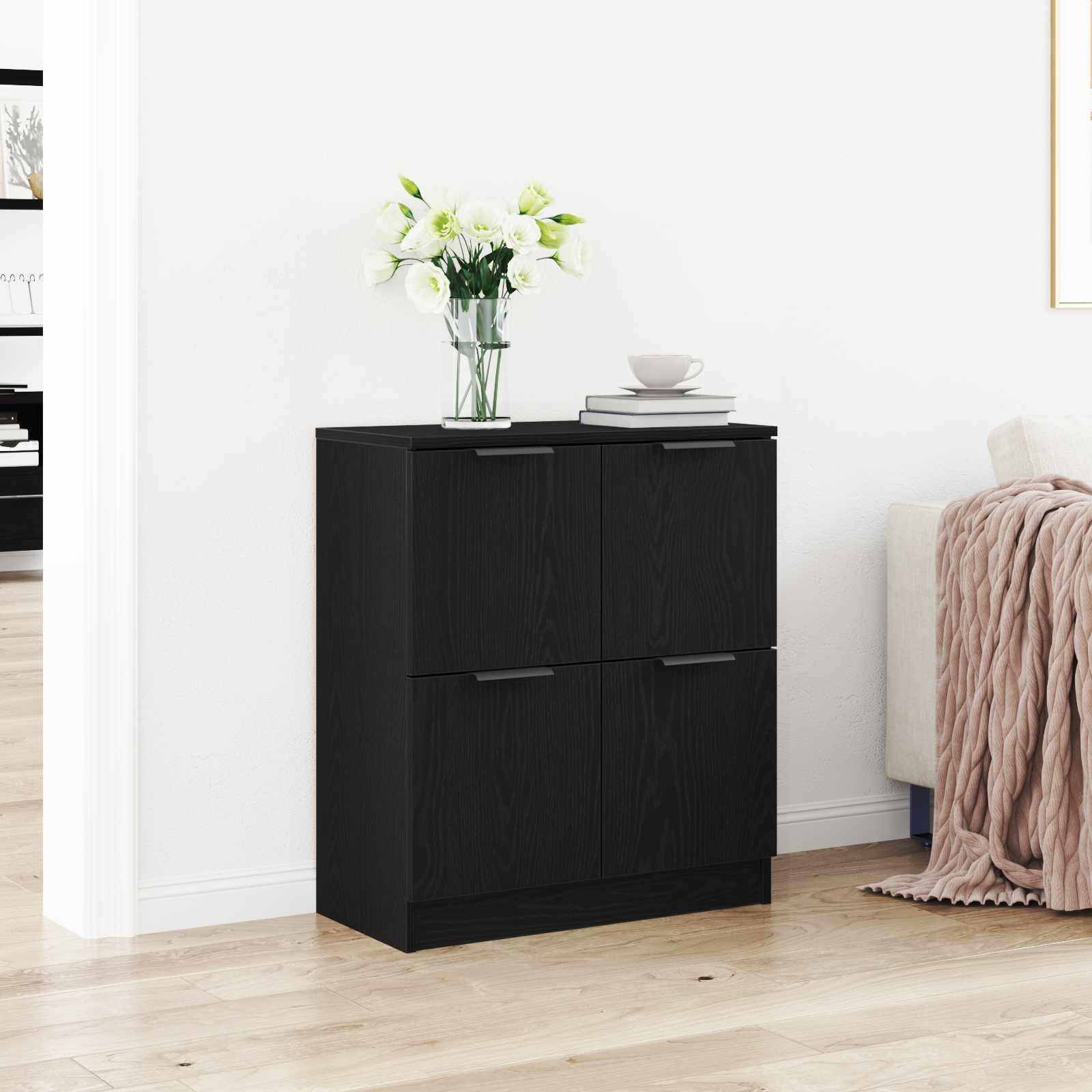 Armario elegante de roble negro con 4 puertas que optimiza el almacenamiento moderno en casa