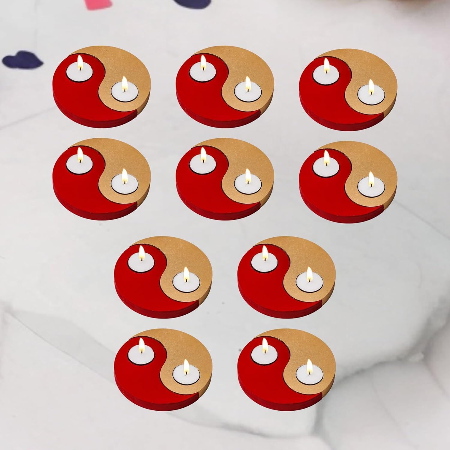 Photophore bois Yin Yang rouge doré pour rompre la monotonie d'une pièce et illuminer votre table