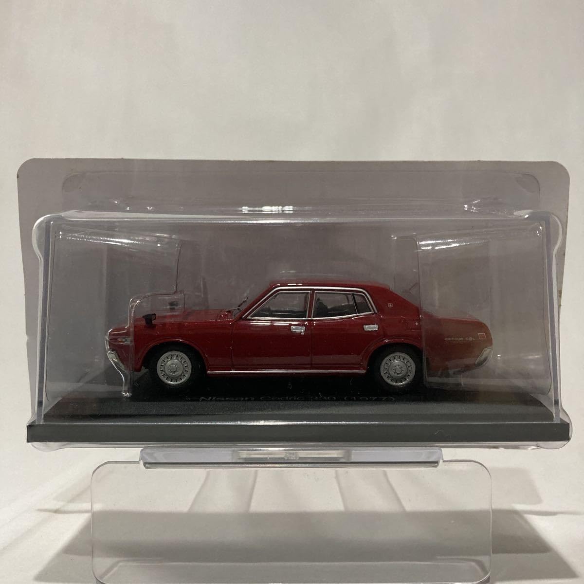 Miniature Norev Collection Japon 1/43 – Nissan Cedric 330 1977 Rouge