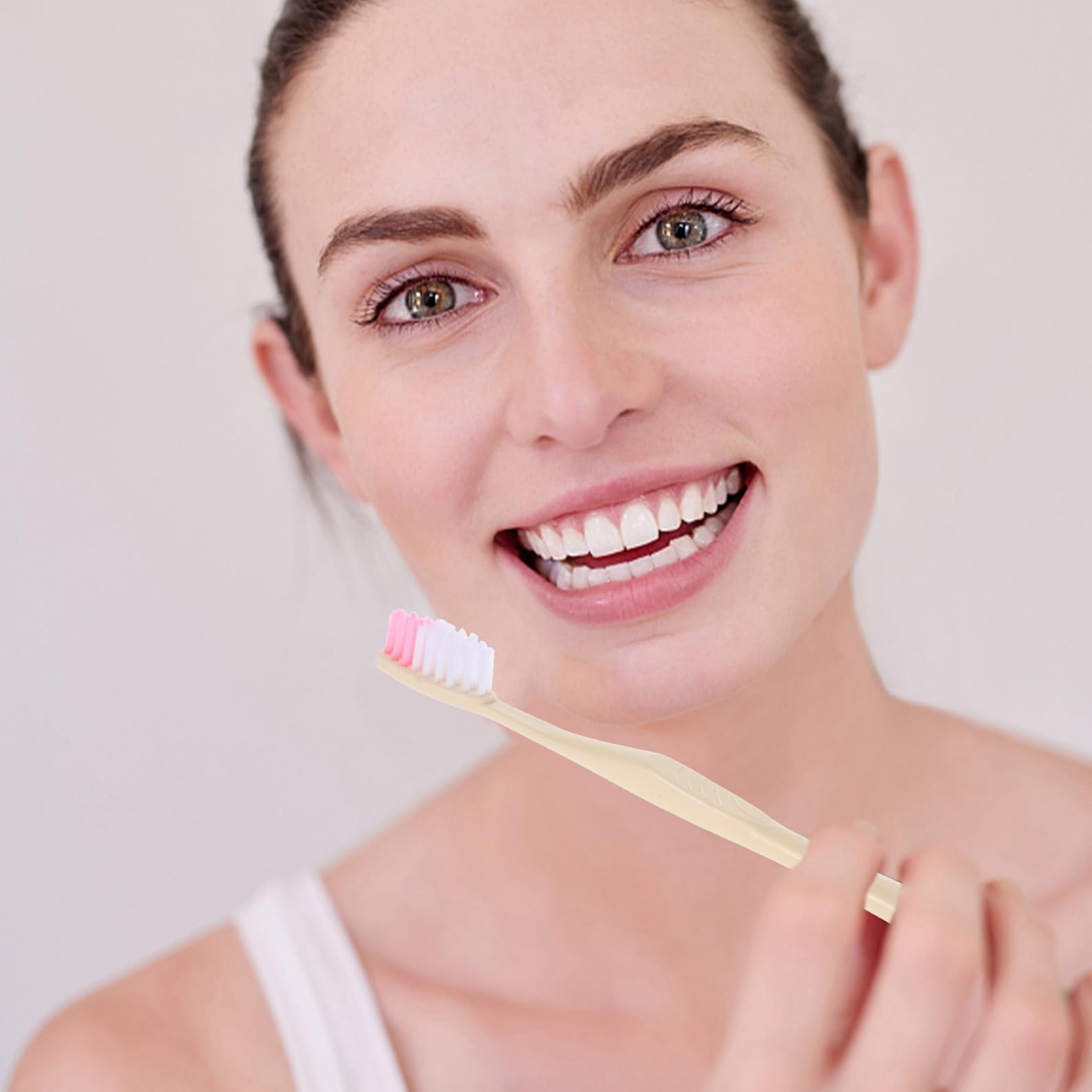 Kit di Spazzolini da Denti Monouso 100 Pezzi in Plastico con Dentifricio, Portatile e Usa e Getta per Viaggio e Uscita Stili multipli