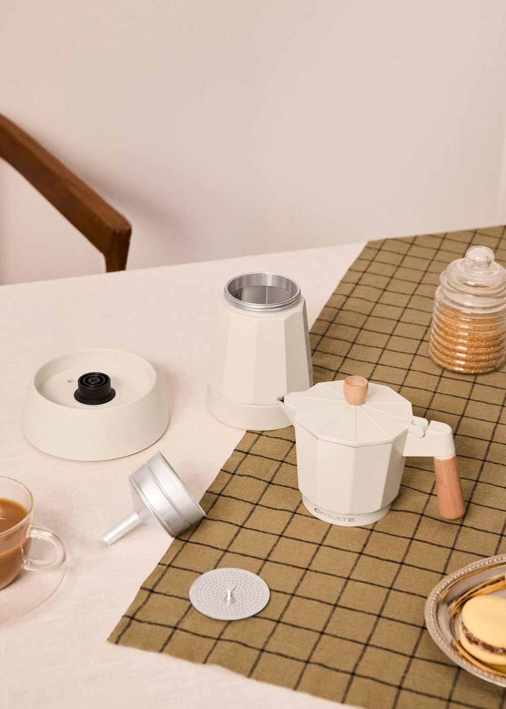 Cafetera italiana eléctrica 300 ml 6 tazas 480W blanco roto función mantener caliente base 360º libre de BPA