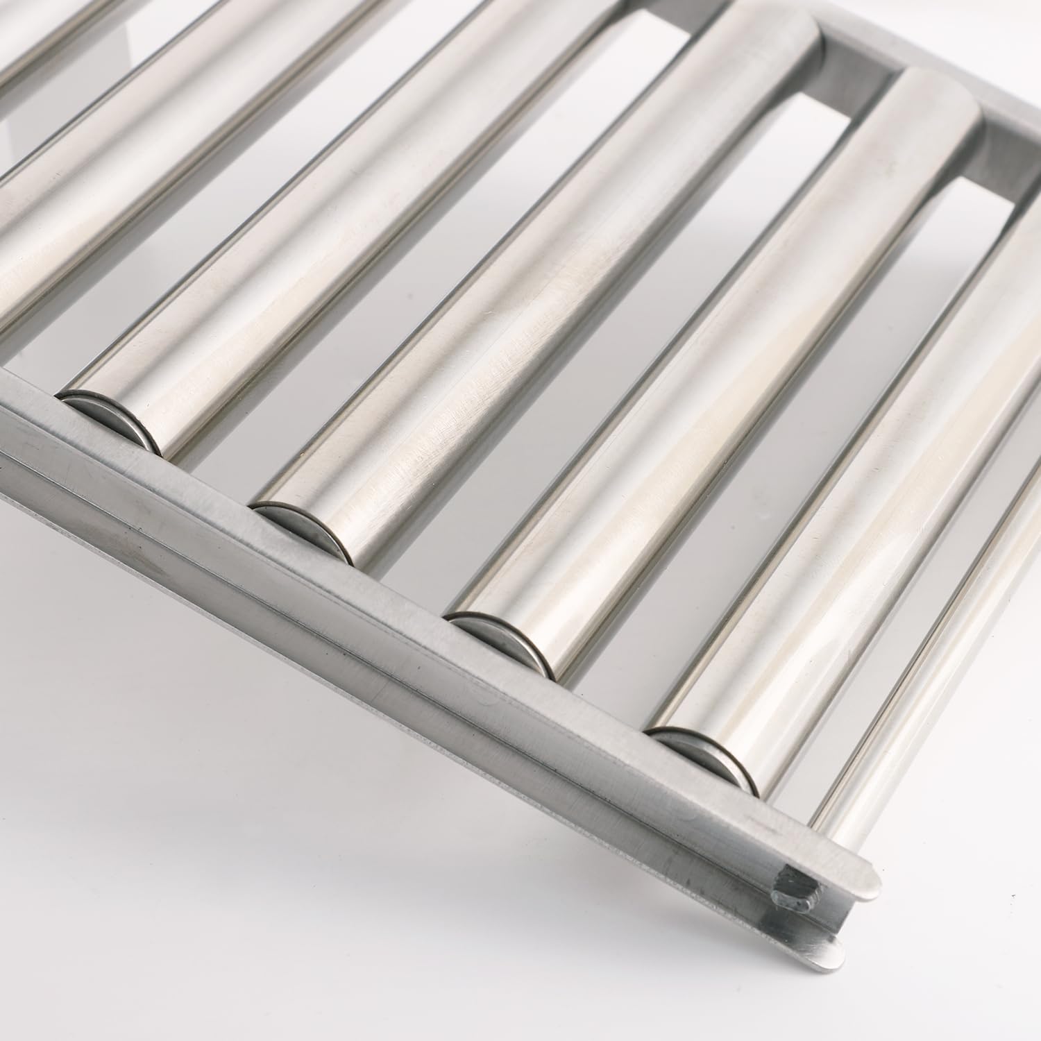 TOYMIS Edelstahl Hot Dog Roller für Grill + Metallspatel mit Langem Holzgriff, BBQ Wurstroller für Grill Platte 6 Rollen zum Halten von 5 Hot Dogs - Outdoor BBQ Essentials