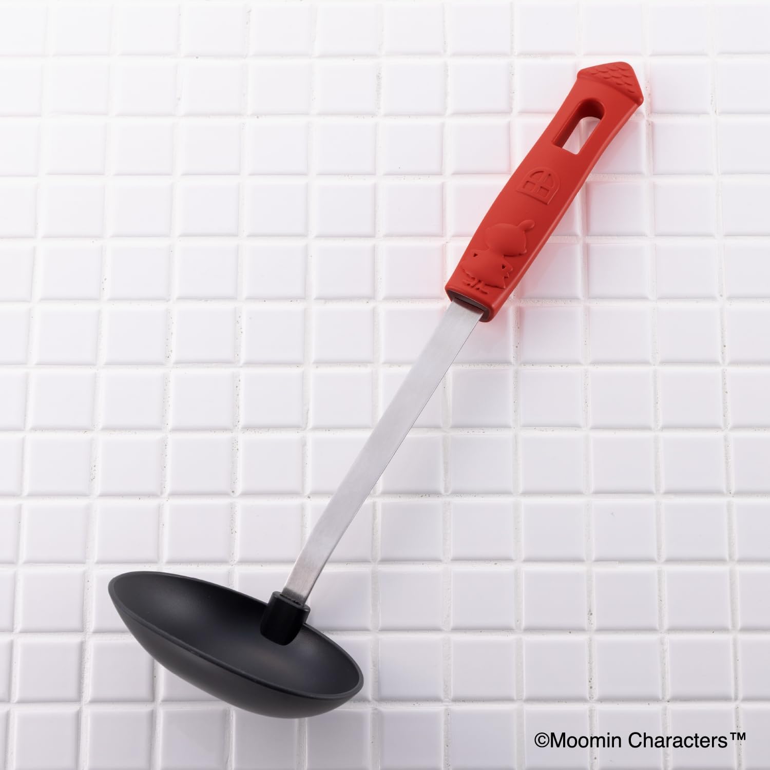 Kai Corporation DE6500 Little Me Ladle with Hook Hole, Nylon, Scratch Resistant, Red, Moomin