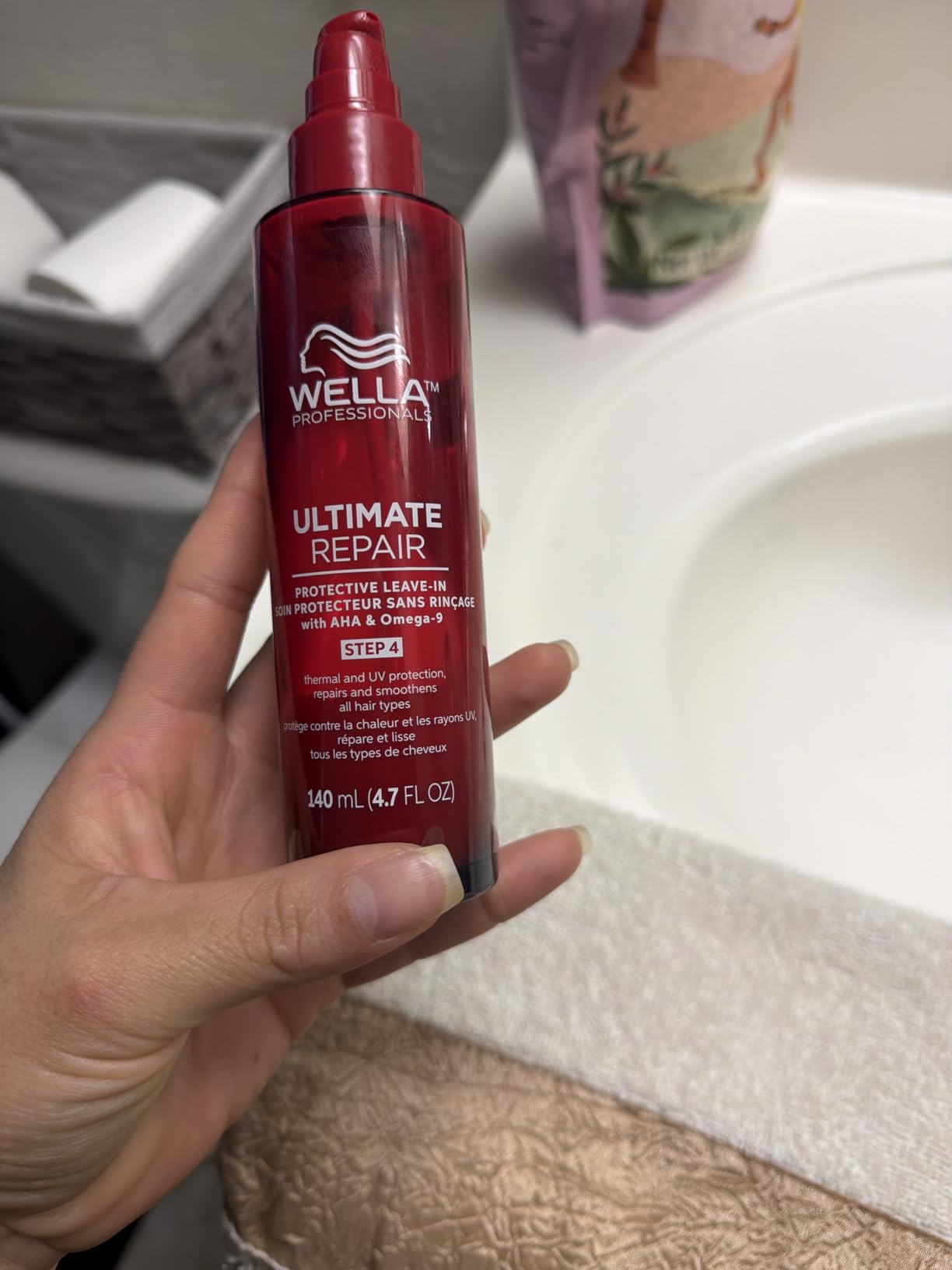 Wella Professionals ULTIMATE REPAIR Protective Leave-In Treatment for Damaged Hair | Thermal, UV Protection | Repairs & Smoothens | For All Hair Types | 4.7 Fl Oz