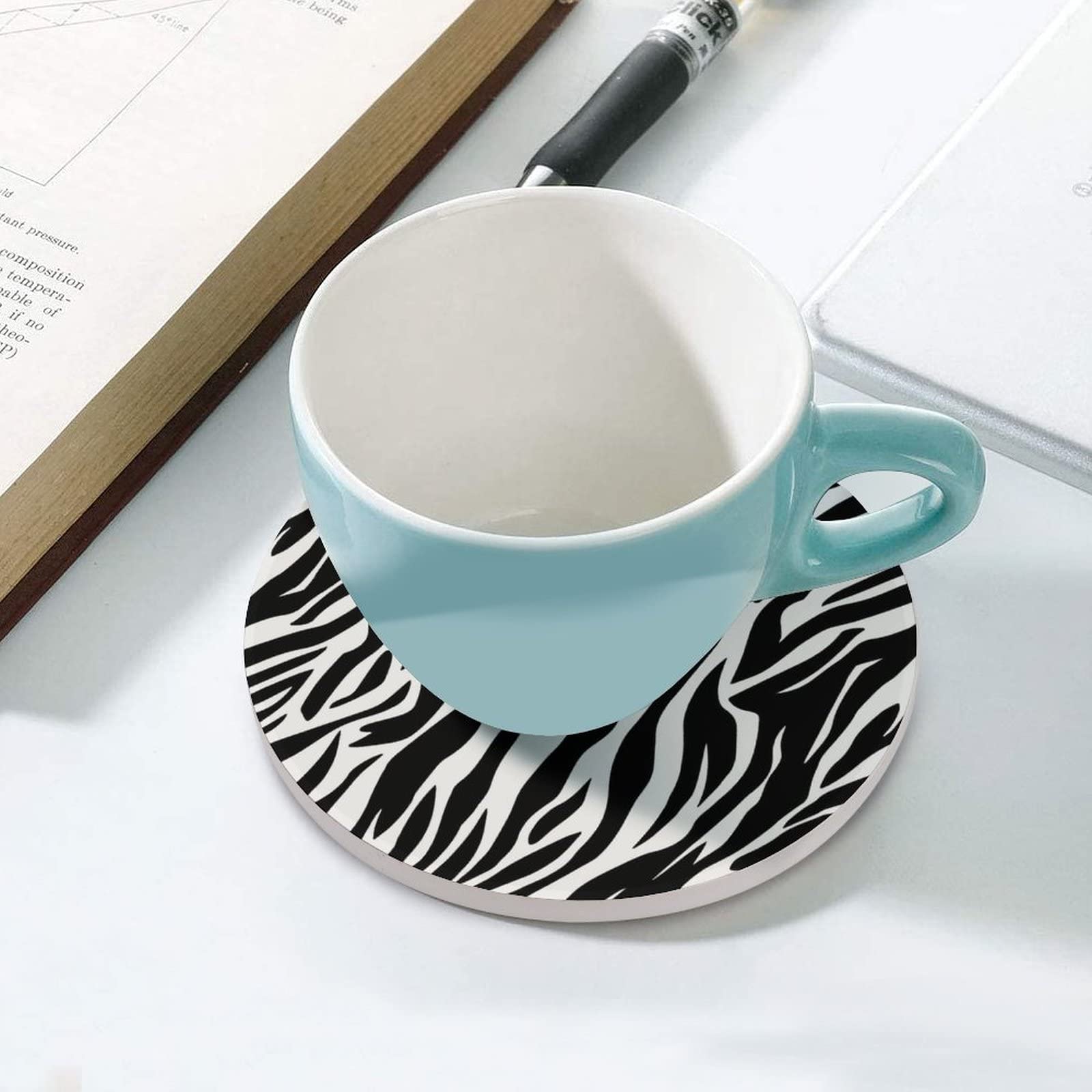 MISNODE Set di 6 Sottobicchieri per Bevande in Stile Natalizio con Supporto, Sottobicchieri in Pietra Ceramica Assorbente con Fondo in Sughero Resistenza Al Calore e Ai Graffi Tappetini per(6 pezzi