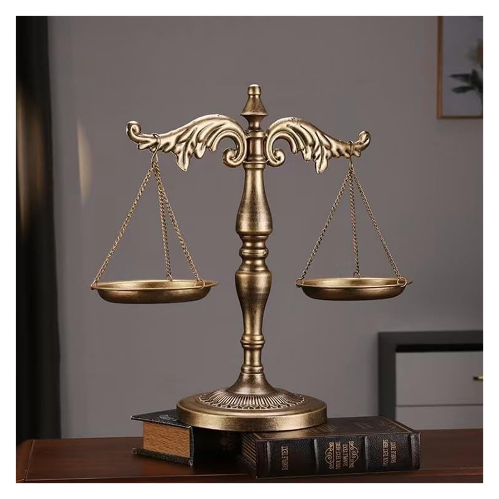 GlamourYard Knick Knacks Iron Balance Scale Sculpture Metal Justice Scales Office Desk Decor Aesthetic Room Decor(Gold)