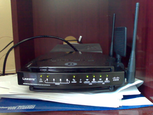 Amazon.com: Cisco-Linksys WRT600N Linksys Ultra RangePlus Dual-Band ...