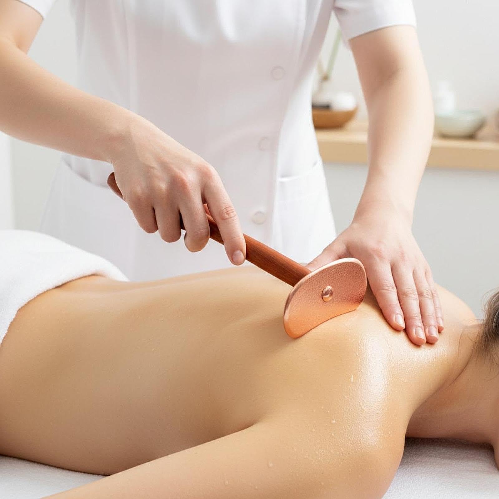 Gua Sha Board für Rücken Und Schultern Multifunktionale Massagescheibe mit Kupfereinsatz Und Holzgriff Komfortables Handwerkzeug für Körperpflege Tägl, S