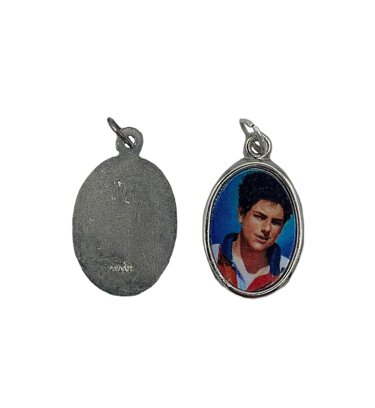 Paquete de 100 medallas del Beato Carlo Acutis 2,3 x 1,7 cm – Producto italiano