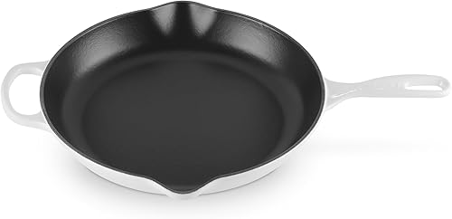 Le Creuset Sartén de hierro fundido esmaltado con mango de hierro fundido, 11.75 pulgadas (2-38 qt.), Blanco