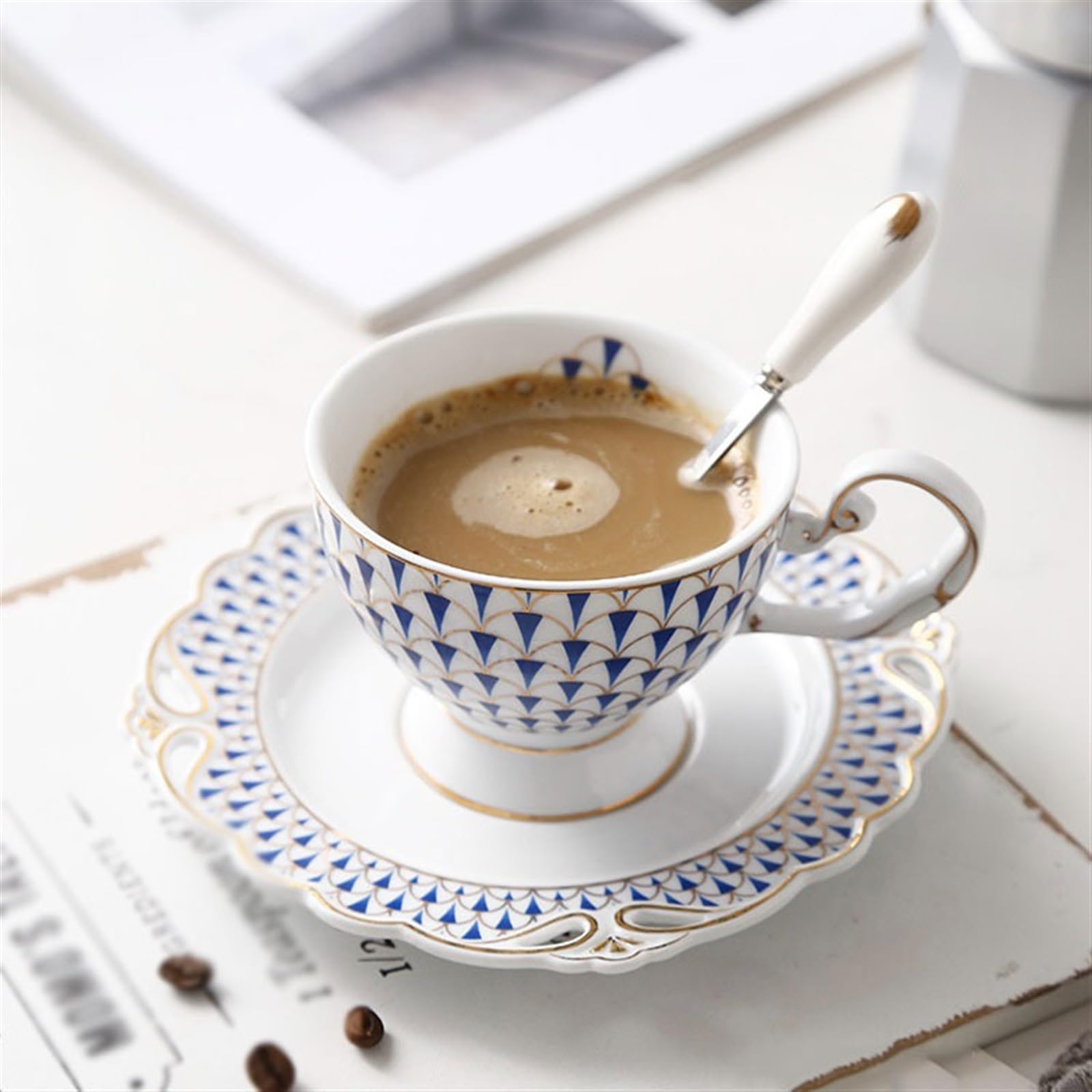 Kubek do herbaty Europejski luksusowy ceramiczny kubek do kawy podwieczorek z filiżanką i spodkiem łyżeczką filiżanki czarnej herbaty ze złotymi brzegami(Blue)