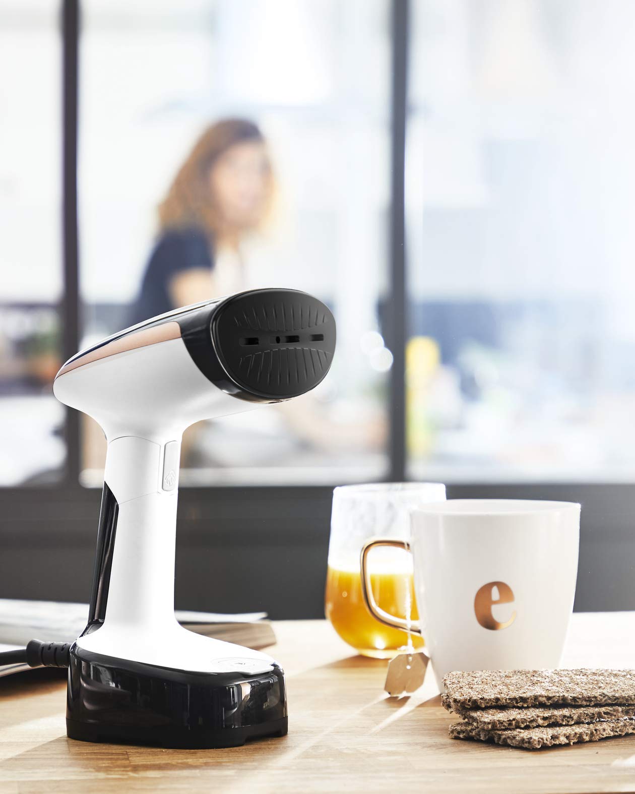 Rowenta DR3030 Access Steam Pocket Stiratore Verticale, Pronto in 15 Sec, Ferro a Stiro Compatto e Leggero, Uccide Batteri, Rimuove Gli Allergeni, 1300 W, Acciaio Inossidabile, Nero