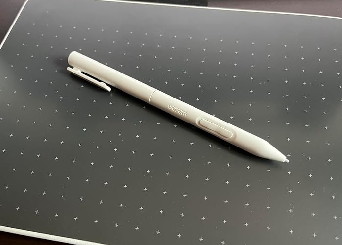 Amazon.co.jp: Wacom One スタンダードペン（ホワイト/グレー